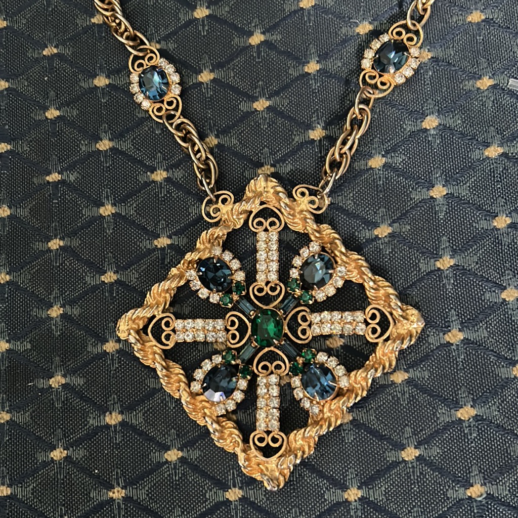 Vintage Statement Piece 80$